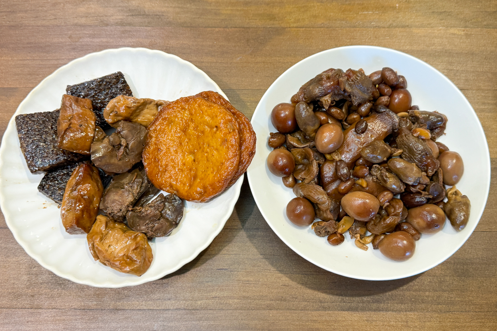 苗栗通霄｜阿然滷味．Google評論2顆星拱天宮美食，攤子前面卻是滿滿人潮 @飛天璇的口袋