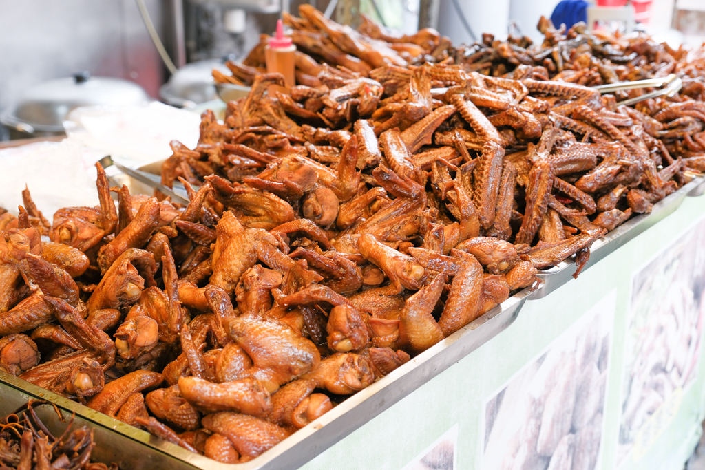 苗栗通霄｜阿然滷味．Google評論2顆星拱天宮美食，攤子前面卻是滿滿人潮 @飛天璇的口袋