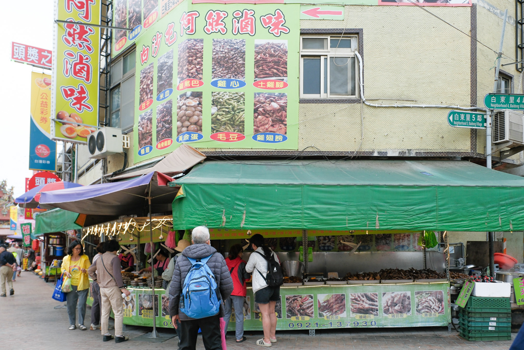 苗栗通霄｜阿然滷味．Google評論2顆星拱天宮美食，攤子前面卻是滿滿人潮 @飛天璇的口袋