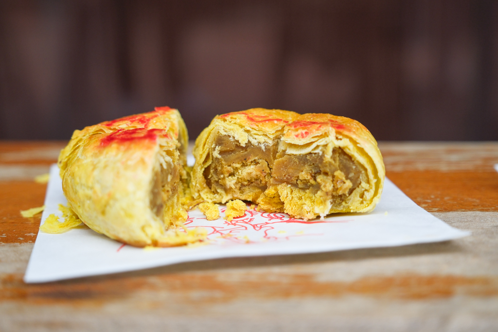 苗栗通霄｜李記白沙屯肉餅．拱天宮百年大餅老店，推薦綠豆椪和咖哩酥 @飛天璇的口袋