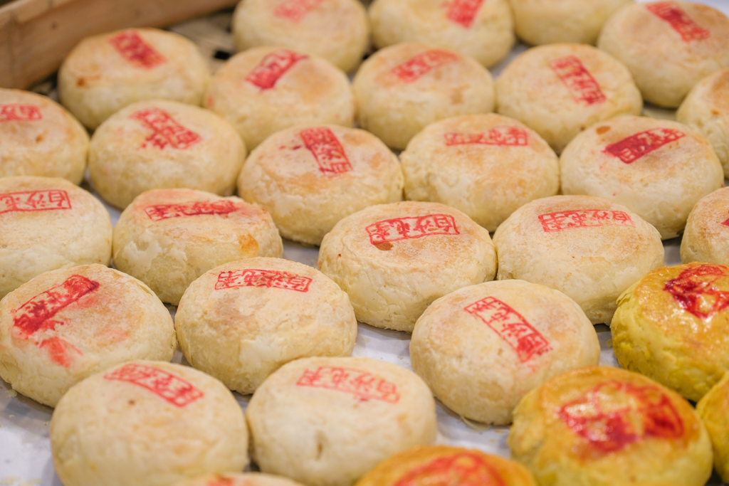 苗栗通霄｜李記白沙屯肉餅．拱天宮百年大餅老店，推薦綠豆椪和咖哩酥 @飛天璇的口袋