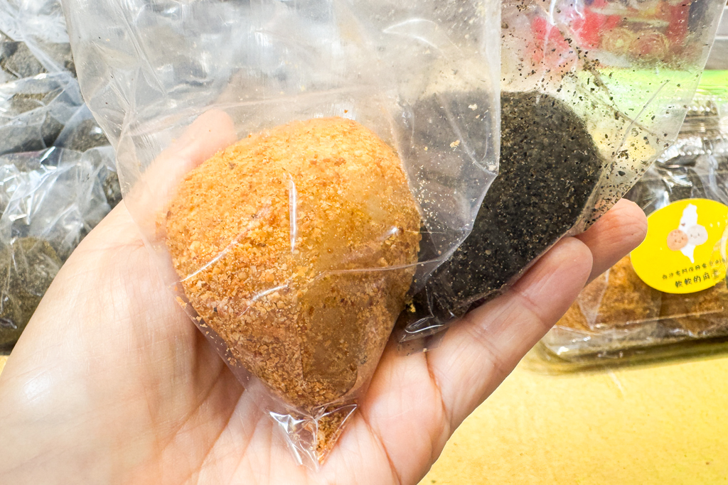 苗栗通霄|白沙屯阿保師客家米食.白沙屯拱天宮廣場旁,麻糬很貴但是很大顆 @飛天璇的口袋 苗栗通霄|白沙屯阿保師客家米食.白沙屯拱天宮廣場旁,麻糬很貴但是很大顆 @飛天璇的口袋