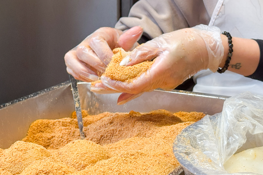 苗栗通霄|白沙屯阿保師客家米食.白沙屯拱天宮廣場旁,麻糬很貴但是很大顆 @飛天璇的口袋 苗栗通霄|白沙屯阿保師客家米食.白沙屯拱天宮廣場旁,麻糬很貴但是很大顆 @飛天璇的口袋