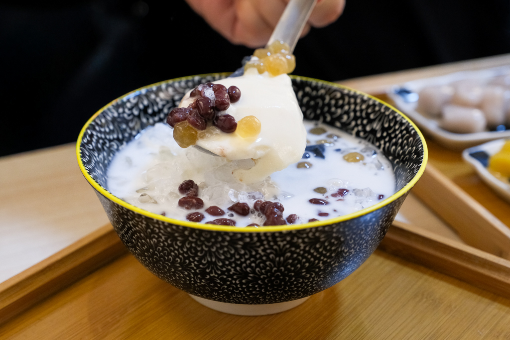 苗栗通霄｜勇心熊貓嫩豆花．拱天宮前面豆花店，有可愛的黑白豆花 @飛天璇的口袋