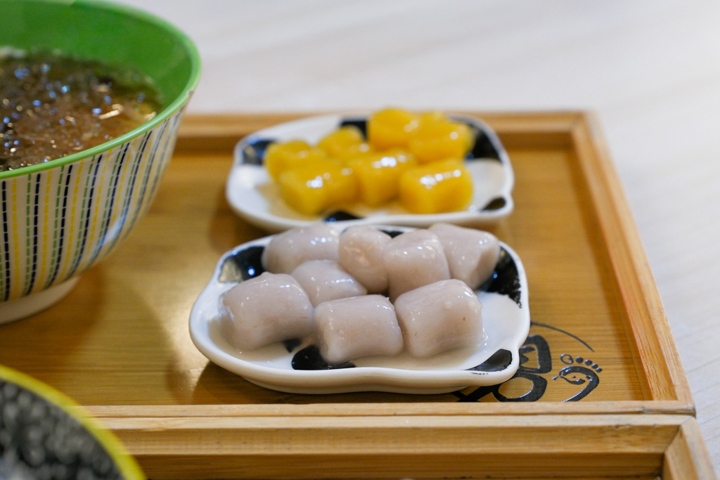 苗栗通霄｜勇心熊貓嫩豆花．拱天宮前面豆花店，有可愛的黑白豆花 @飛天璇的口袋