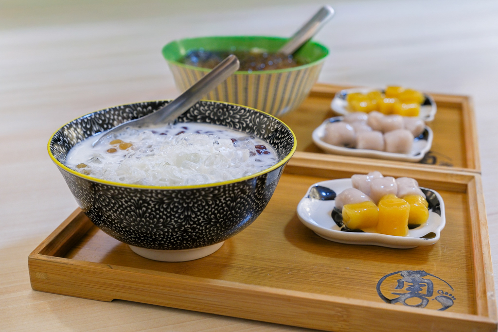苗栗通霄｜勇心熊貓嫩豆花．拱天宮前面豆花店，有可愛的黑白豆花 @飛天璇的口袋