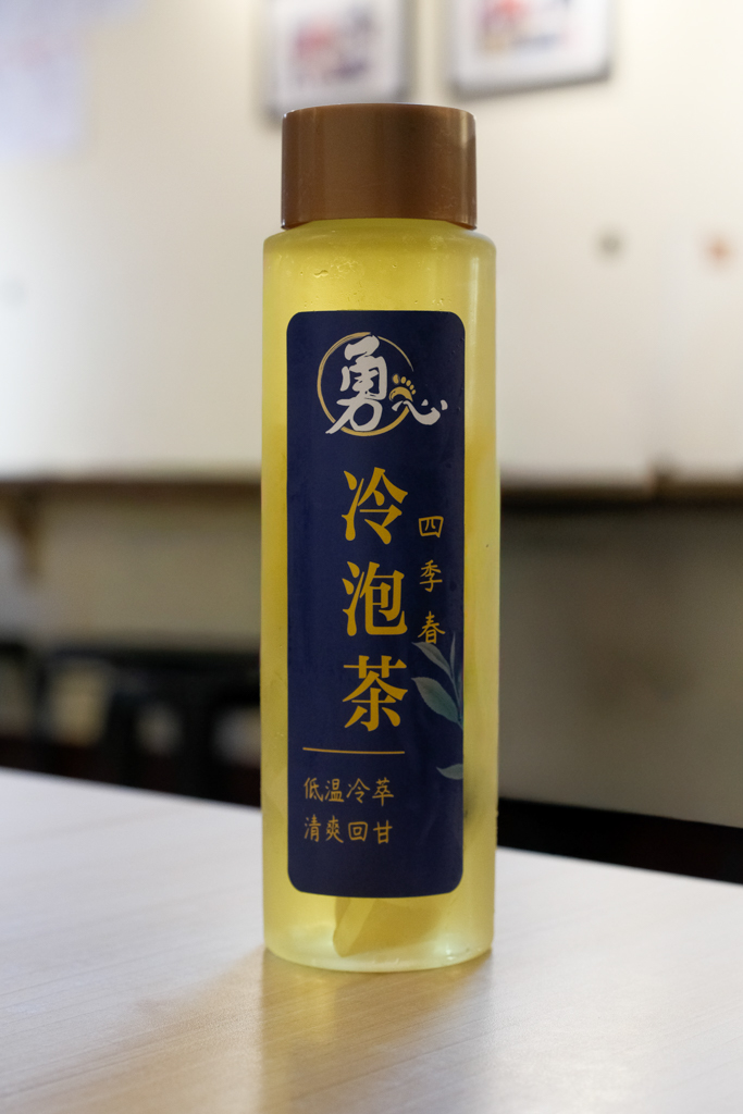 苗栗通霄｜勇心熊貓嫩豆花．拱天宮前面豆花店，有可愛的黑白豆花 @飛天璇的口袋