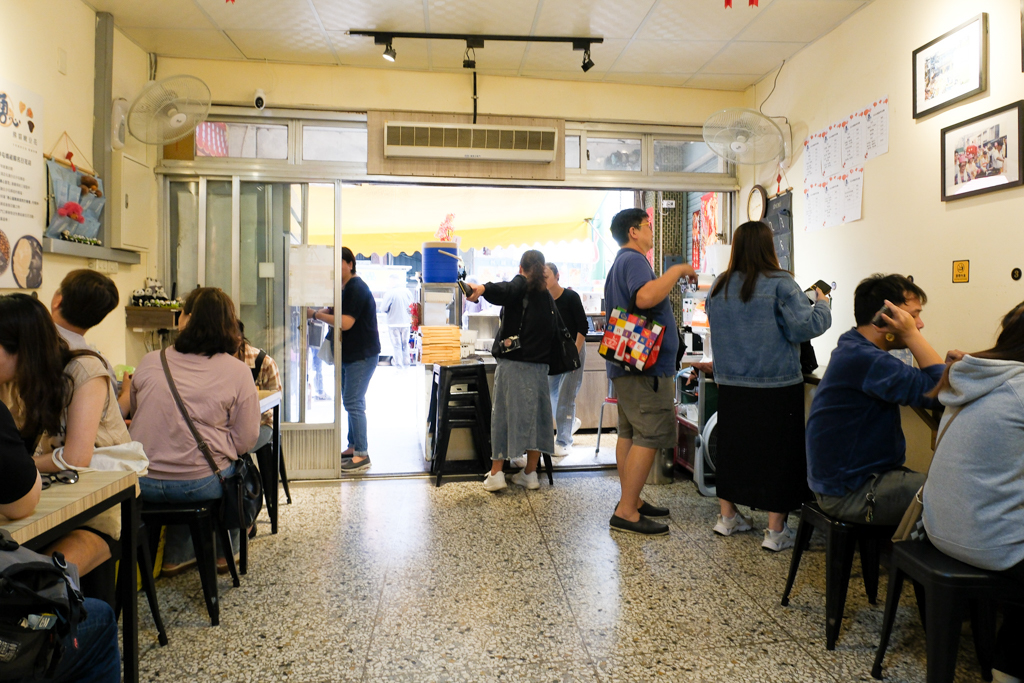 苗栗通霄｜勇心熊貓嫩豆花．拱天宮前面豆花店，有可愛的黑白豆花 @飛天璇的口袋