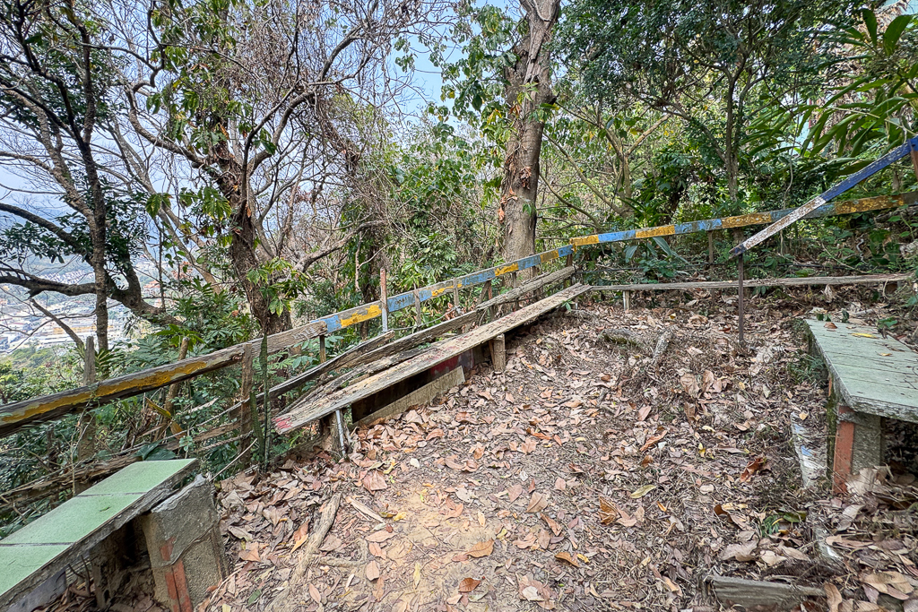 台中北屯｜南觀音山登山步道．編號42小百岳就在台中市區，必拍打卡點黃金佛手 @飛天璇的口袋