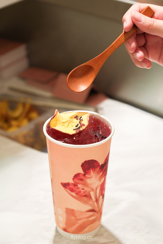 台中北屯｜CAM&Eacute;LIA 山茶花 漢神洲際概念店．台中精品手搖飲新品牌，美美紙提盒和儀式感開香 @飛天璇的口袋