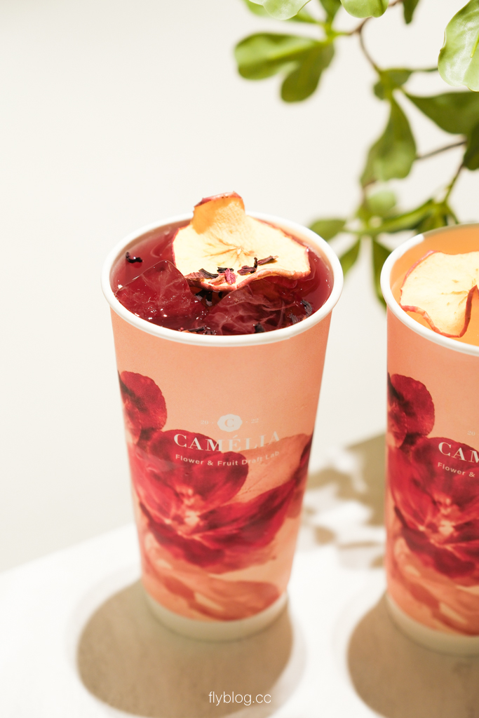 台中北屯｜CAM&Eacute;LIA 山茶花 漢神洲際概念店．台中精品手搖飲新品牌，美美紙提盒和儀式感開香 @飛天璇的口袋