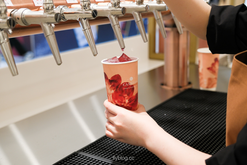 台中北屯｜CAM&Eacute;LIA 山茶花 漢神洲際概念店．台中精品手搖飲新品牌，美美紙提盒和儀式感開香 @飛天璇的口袋
