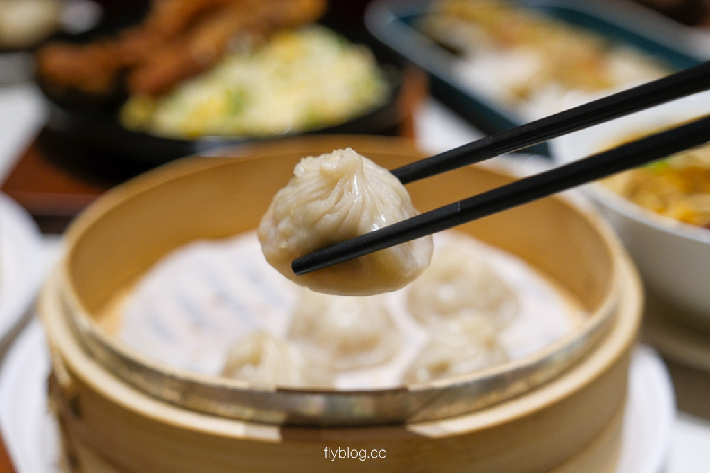 台中北屯｜漢來上海湯包 漢神洲際店．年賣上百萬顆18摺湯包，南台灣最強的小籠湯包 @飛天璇的口袋