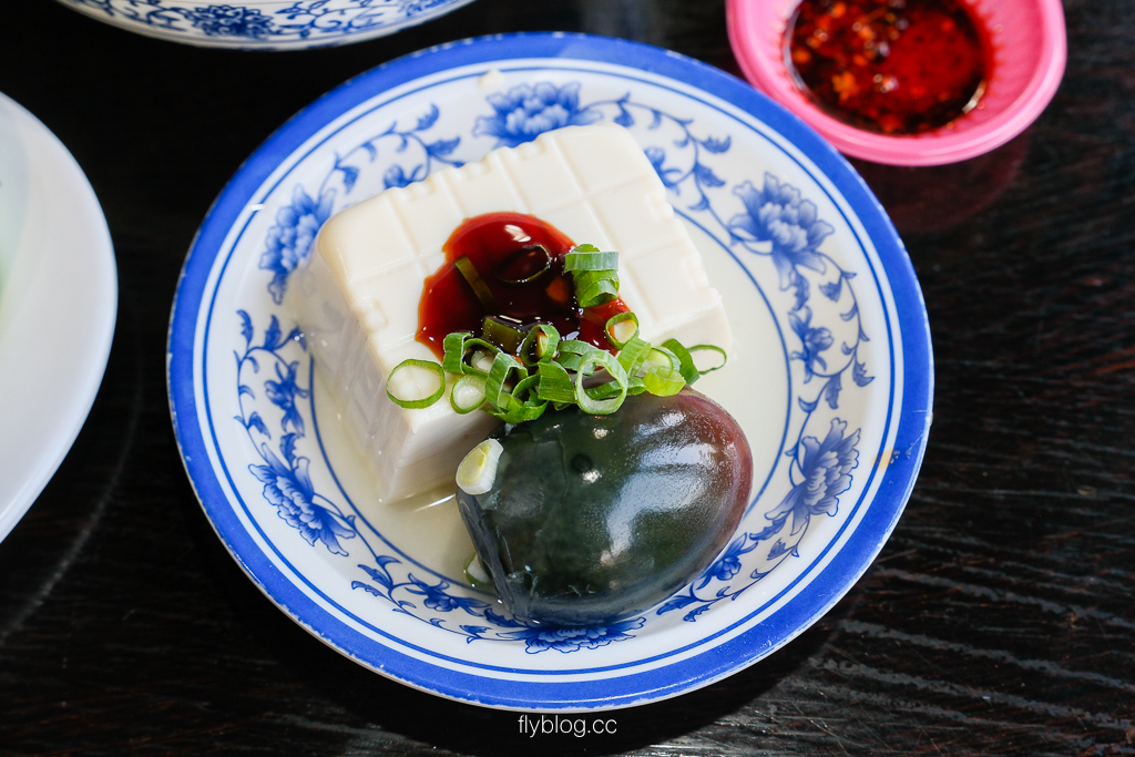 苗栗苑裡｜大鼎夏荷牛肉麵館．苗栗最美玻璃屋牛肉麵，內用還有免費豆花吃到飽 @飛天璇的口袋
