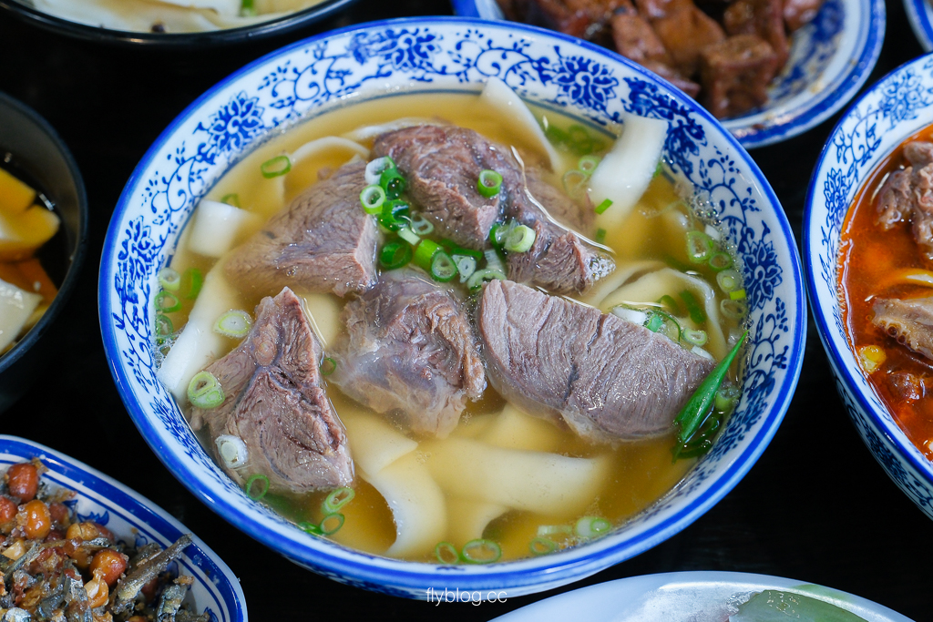 苗栗苑裡｜大鼎夏荷牛肉麵館．苗栗最美玻璃屋牛肉麵，內用還有免費豆花吃到飽 @飛天璇的口袋