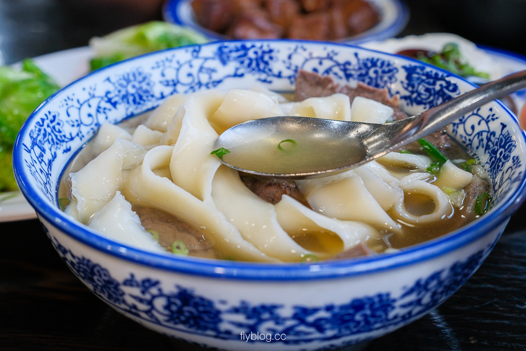 苗栗苑裡｜大鼎夏荷牛肉麵館．苗栗最美玻璃屋牛肉麵，內用還有免費豆花吃到飽 @飛天璇的口袋
