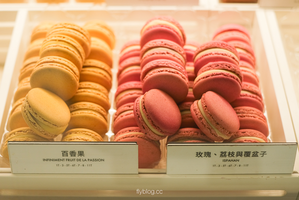 台中北屯｜PIERRE HERM&Eacute;．法式精品馬卡龍，可愛的小熊維尼禮盒 @飛天璇的口袋