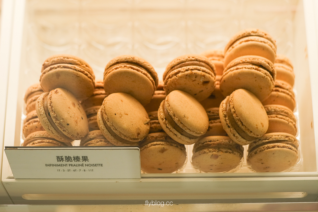 台中北屯｜PIERRE HERM&Eacute;．法式精品馬卡龍，可愛的小熊維尼禮盒 @飛天璇的口袋