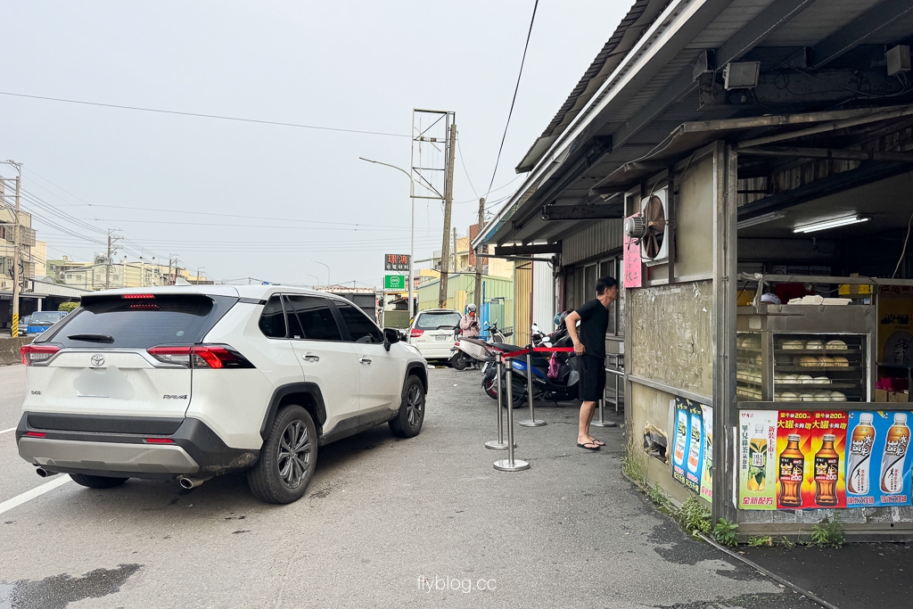 台中大肚｜品香手工肉包．鐵皮屋裡的銅板價美味，買10送1必囤 @飛天璇的口袋