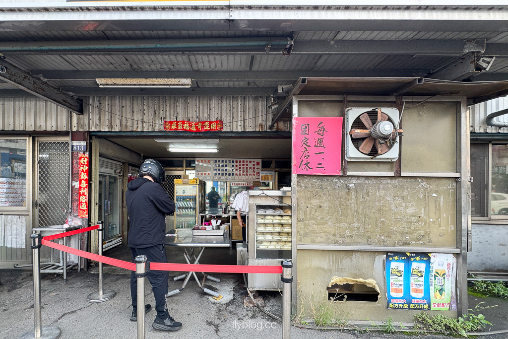 台中大肚｜品香手工肉包．鐵皮屋裡的銅板價美味，買10送1必囤 @飛天璇的口袋