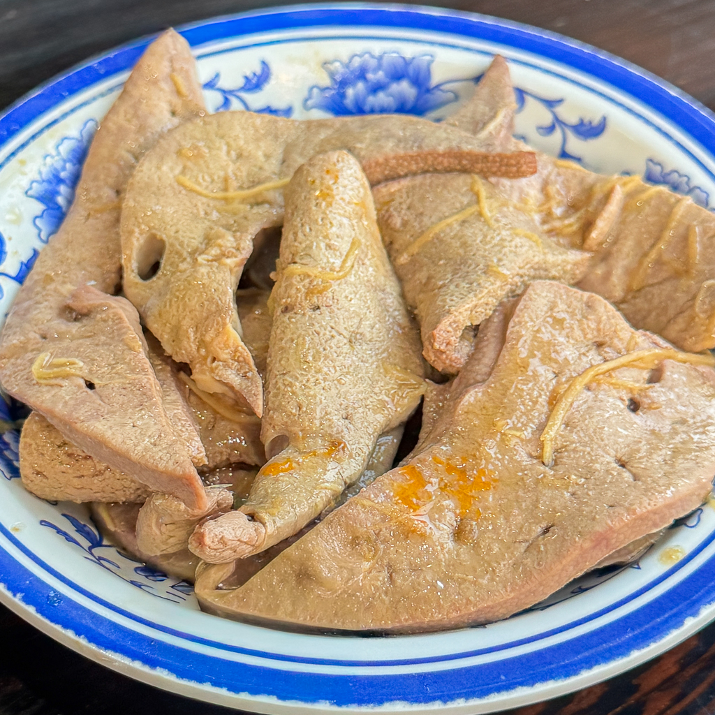 苗栗苑裡｜大鼎夏荷牛肉麵館．苗栗最美玻璃屋牛肉麵，內用還有免費豆花吃到飽 @飛天璇的口袋