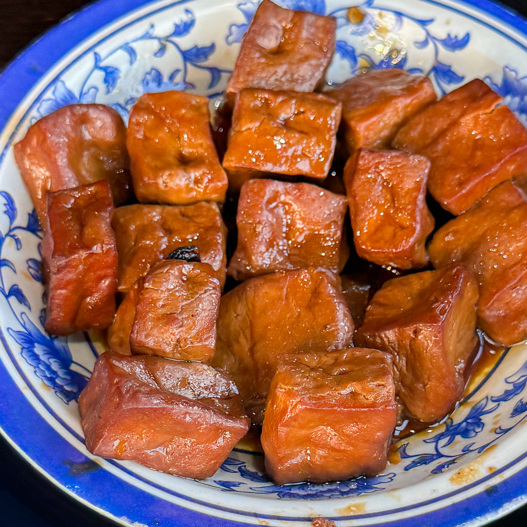 苗栗苑裡｜大鼎夏荷牛肉麵館．苗栗最美玻璃屋牛肉麵，內用還有免費豆花吃到飽 @飛天璇的口袋