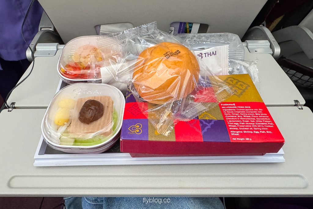 泰國曼谷｜泰國航空．A350-900 台北-曼谷 TG633，座位、機上餐飲與服務完整評測 @飛天璇的口袋