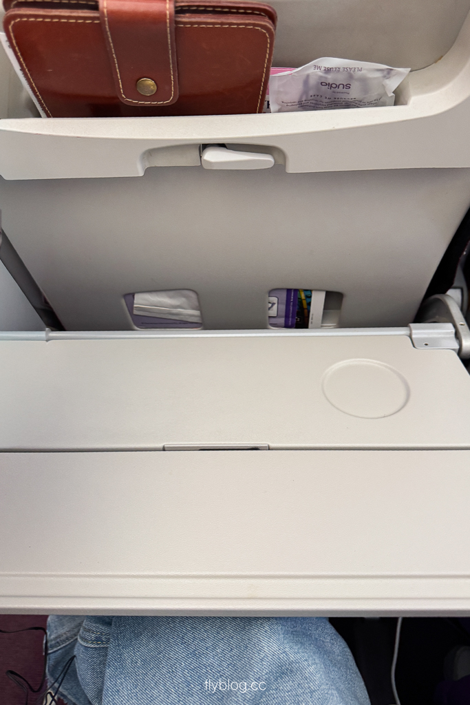 泰國曼谷｜泰國航空．A350-900 台北-曼谷 TG633，座位、機上餐飲與服務完整評測 @飛天璇的口袋