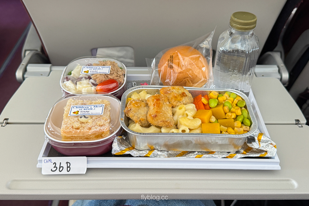 泰國曼谷｜泰國航空．A350-900 台北-曼谷 TG633，座位、機上餐飲與服務完整評測 @飛天璇的口袋