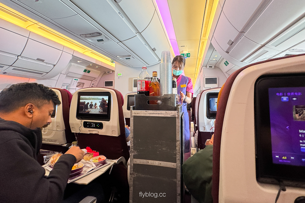 泰國曼谷｜泰國航空．A350-900 台北-曼谷 TG633，座位、機上餐飲與服務完整評測 @飛天璇的口袋