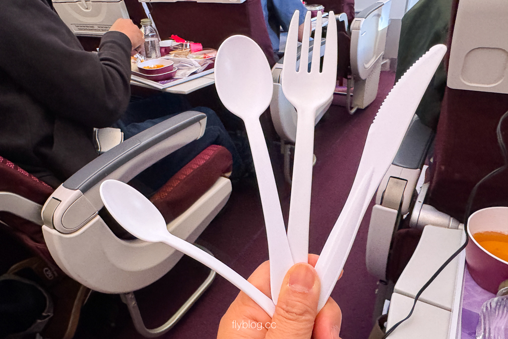 泰國曼谷｜泰國航空．A350-900 台北-曼谷 TG633，座位、機上餐飲與服務完整評測 @飛天璇的口袋