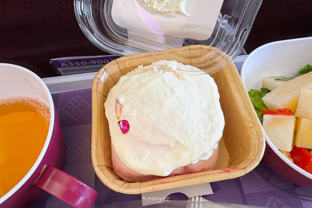 泰國曼谷｜泰國航空．A350-900 台北-曼谷 TG633，座位、機上餐飲與服務完整評測 @飛天璇的口袋