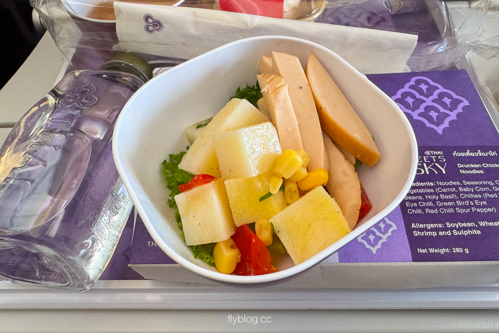 泰國曼谷｜泰國航空．A350-900 台北-曼谷 TG633，座位、機上餐飲與服務完整評測 @飛天璇的口袋
