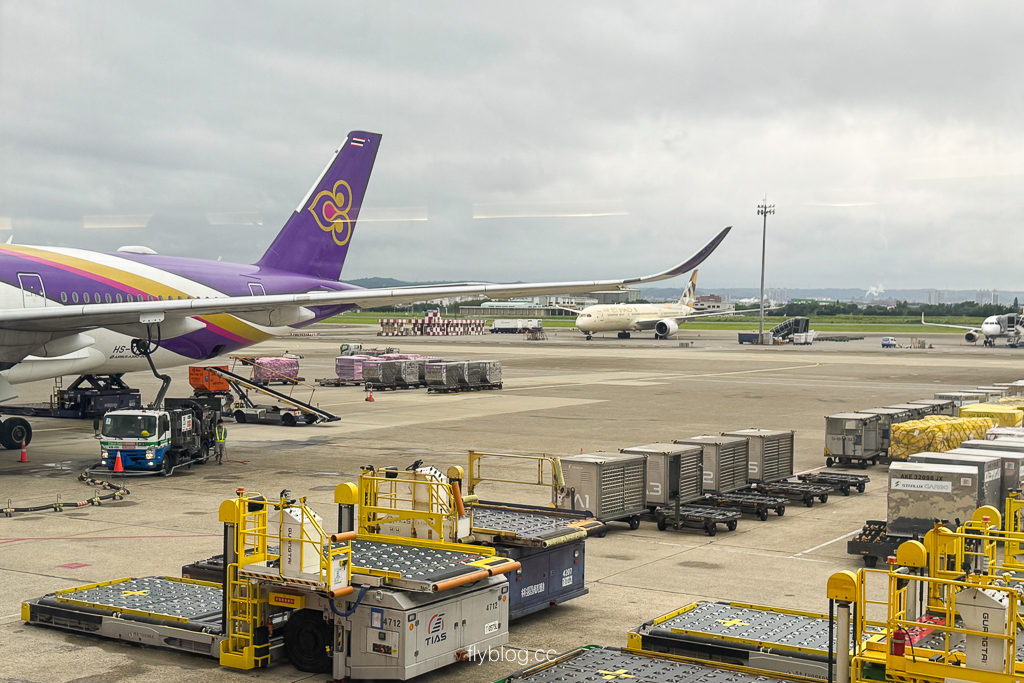 泰國曼谷｜泰國航空．A350-900 台北-曼谷 TG633，座位、機上餐飲與服務完整評測 @飛天璇的口袋