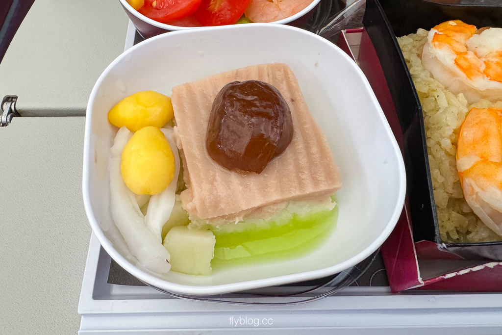 泰國曼谷｜泰國航空．A350-900 台北-曼谷 TG633，座位、機上餐飲與服務完整評測 @飛天璇的口袋