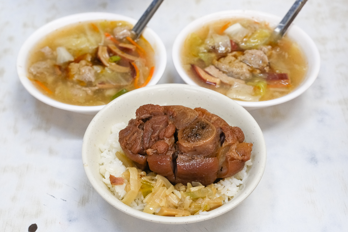 彰化鹿港|生炒五味.30年古早味辦桌菜,鹿港第一市場排隊美食 彰化鹿港|生炒五味.30年古早味辦桌菜,鹿港第一市場排隊美食
