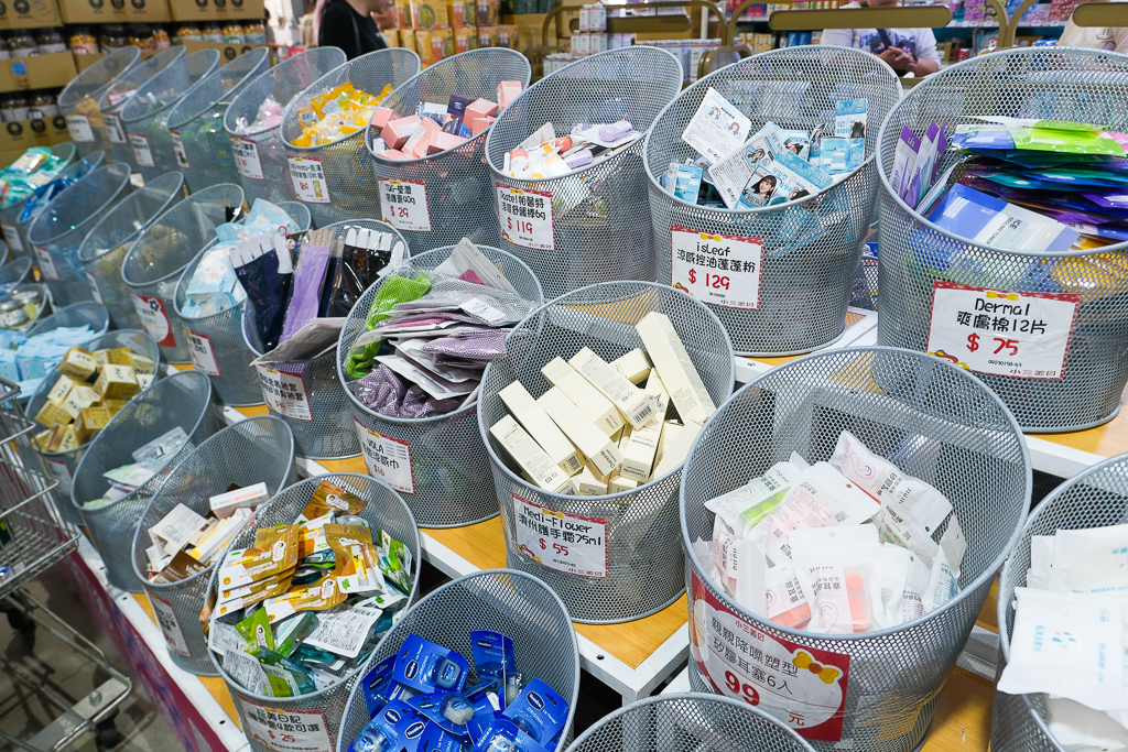 彰化鹿港｜小三美日鹿港批發零售倉．鹿港最大購物商場，占地3000坪有上千種商品 @飛天璇的口袋