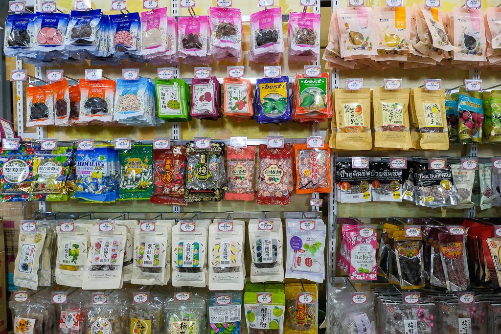 彰化鹿港｜小三美日鹿港批發零售倉．鹿港最大購物商場，占地3000坪有上千種商品 @飛天璇的口袋