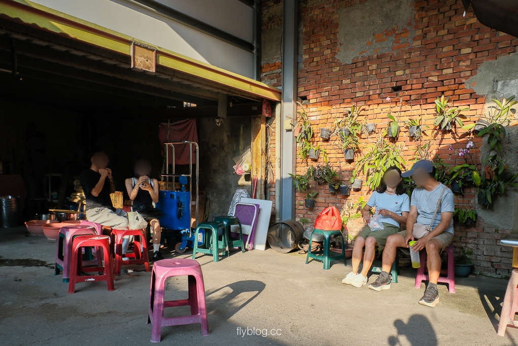 彰化鹿港｜鹿港鮮蚵捲餅．鹿港老街美食挖到寶！蚵仔新鮮到不行，紅茶冰10元銅板價