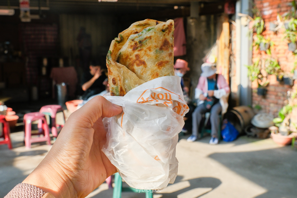 彰化鹿港｜鹿港鮮蚵捲餅．鹿港老街美食挖到寶！蚵仔新鮮到不行，紅茶冰10元銅板價