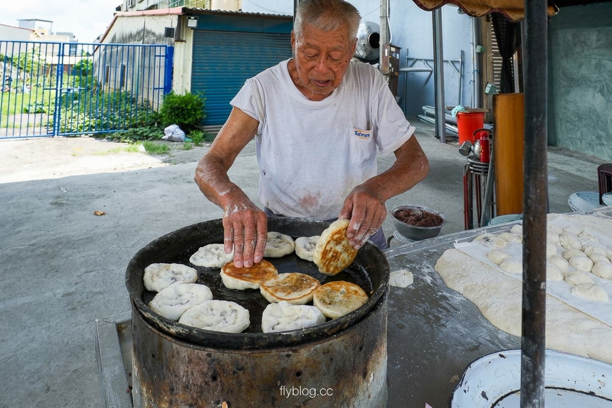 彰化員林｜火雲掌伯豆標．7元銅板價！50年古早味徒手翻餅，在地人激推必吃小吃