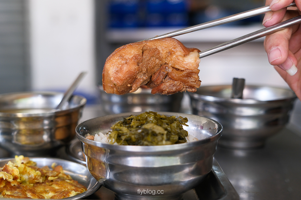 台中東區|大智路蕭爌肉飯.酸菜免費任你加,每天都在排隊的爌肉飯 台中東區|大智路蕭爌肉飯.酸菜免費任你加,每天都在排隊的爌肉飯