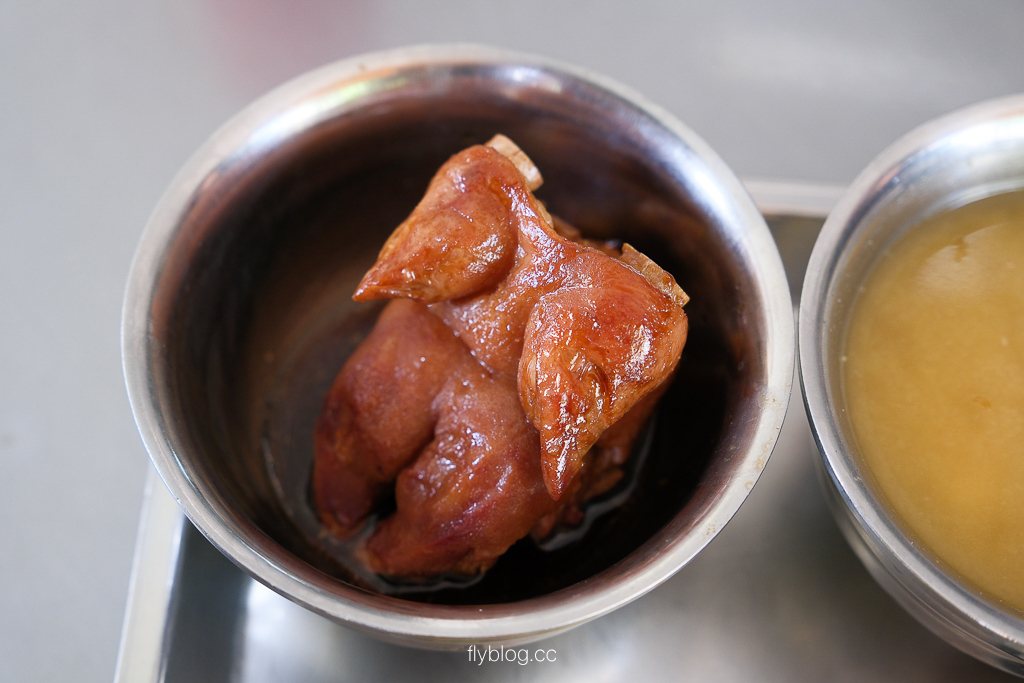 台中東區｜大智路蕭爌肉飯．酸菜免費任你加，每天都在排隊的爌肉飯