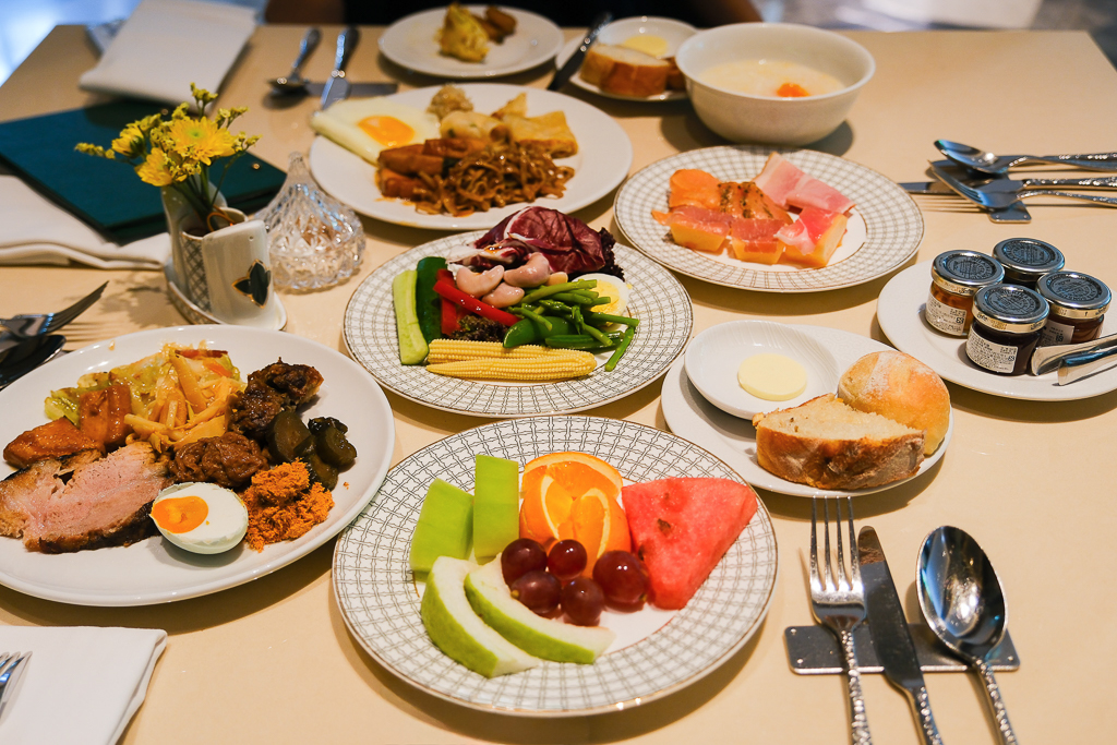 【臺中勤美洲際酒店】開箱台中頂級飯店！采月鍋品粵式海陸火鍋、附設保齡球館的Rolling酒吧、米其林入選明娟樓烤鴨、沐檸百匯早餐 @飛天璇的口袋
