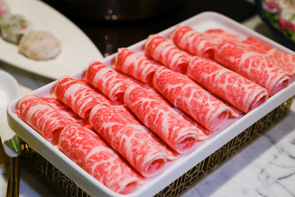 【臺中勤美洲際酒店】開箱台中頂級飯店！采月鍋品粵式海陸火鍋、附設保齡球館的Rolling酒吧、米其林入選明娟樓烤鴨、沐檸百匯早餐 @飛天璇的口袋