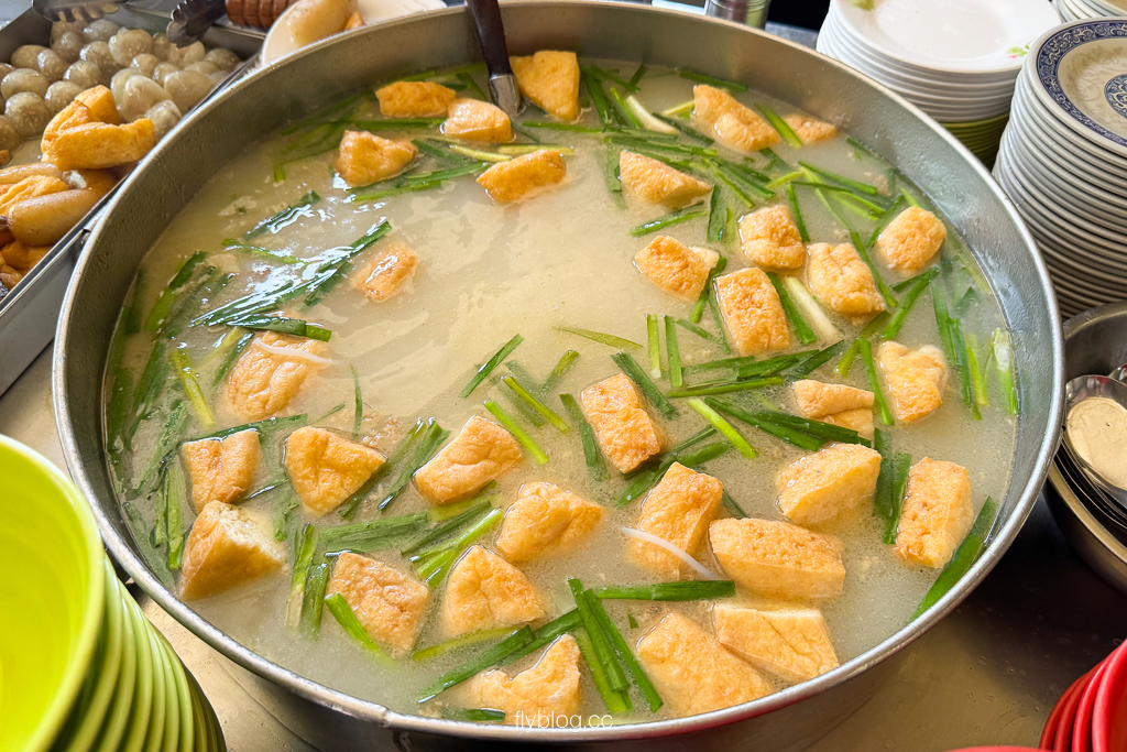 台中中區｜柳川東路米粉湯，搬家囉！第二市場好吃的米粉湯老店 @飛天璇的口袋