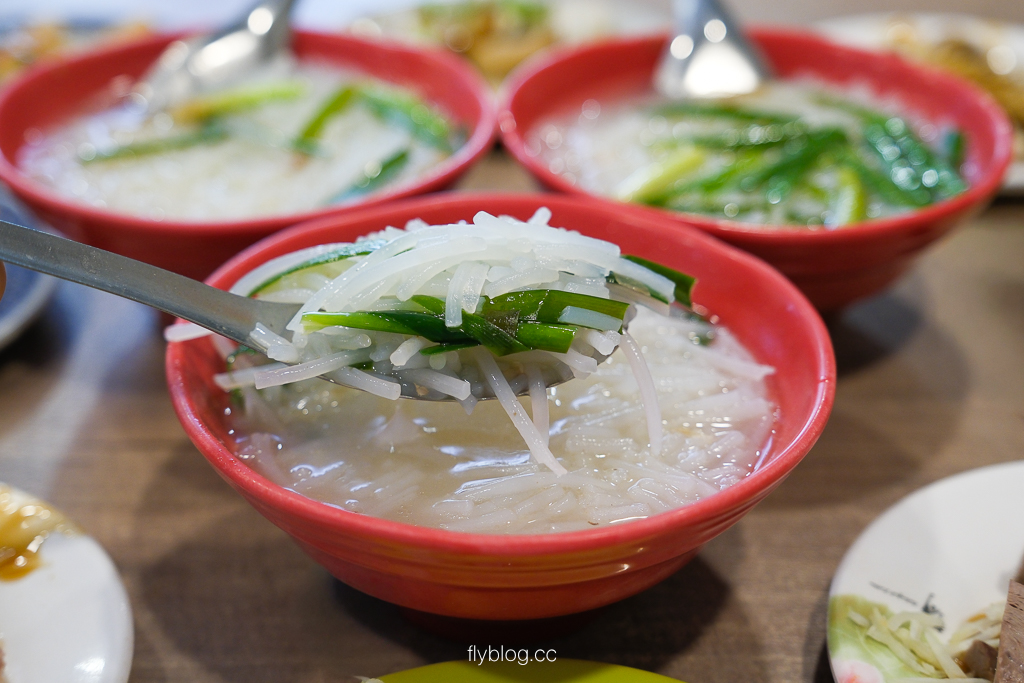 台中中區｜柳川東路米粉湯，搬家囉！第二市場好吃的米粉湯老店 @飛天璇的口袋