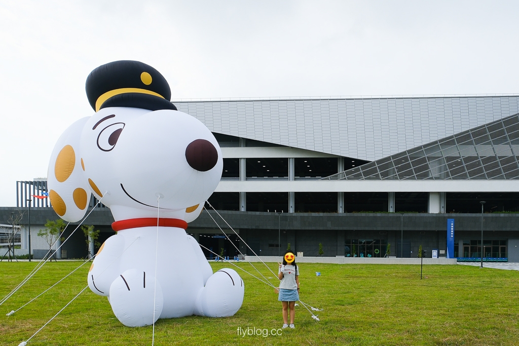 【台中水湳轉運站】6公尺高史努比家族現身，還有可愛的班馬線交通看板 @飛天璇的口袋