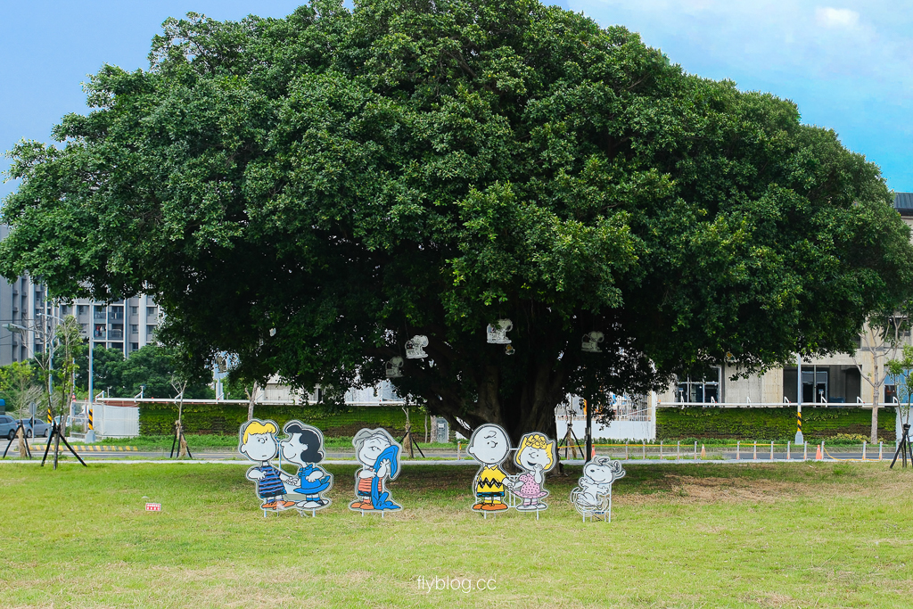 【台中水湳轉運站】6公尺高史努比家族現身，還有可愛的班馬線交通看板 @飛天璇的口袋