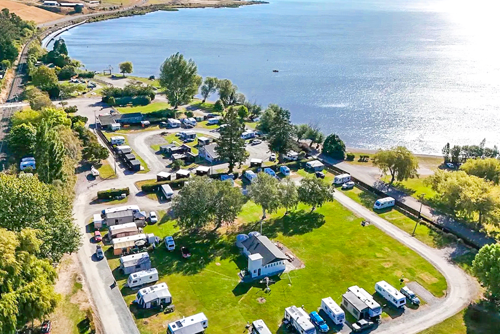 紐西蘭南島｜懷霍拉湖 Lake Waihola．平靜如鏡的天空之鏡，豐富生態和自然鳥類 @飛天璇的口袋